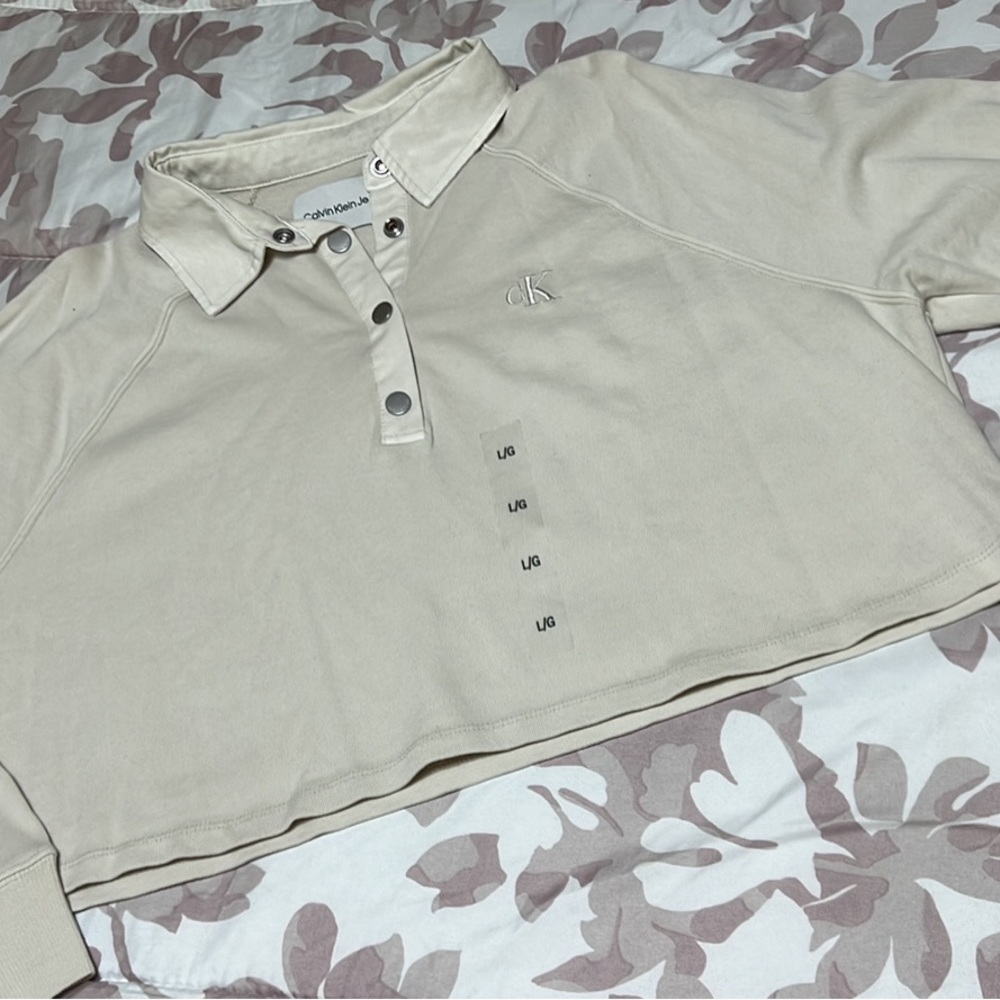 Calvin Klein - Topshop long sleeved cropped buttoned collar sweatshirt